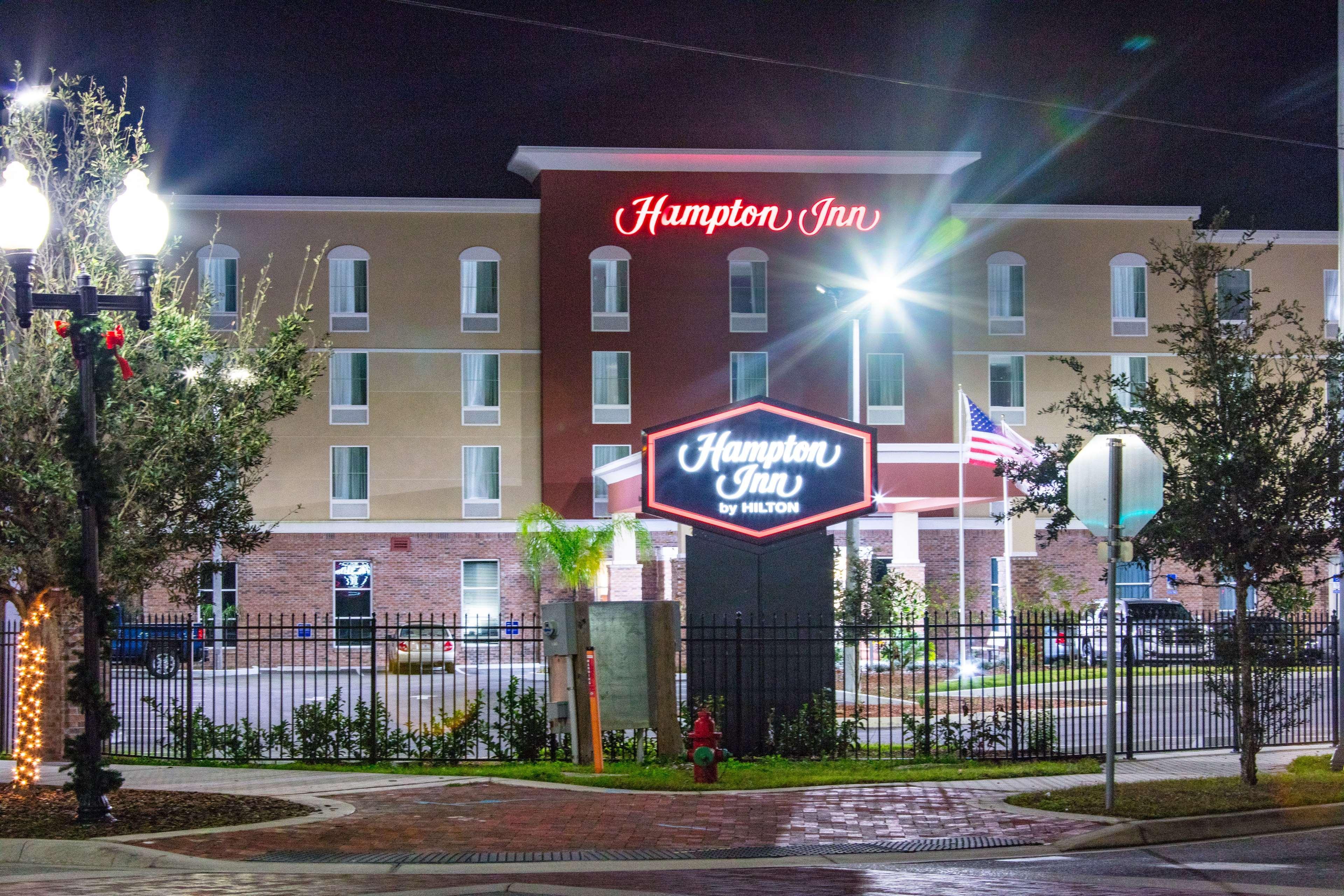 Hampton Inn - Палатка Екстер'єр фото